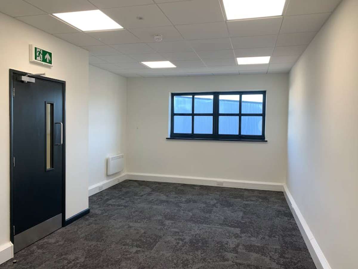 Industrial Unit in Fareham - photo 3