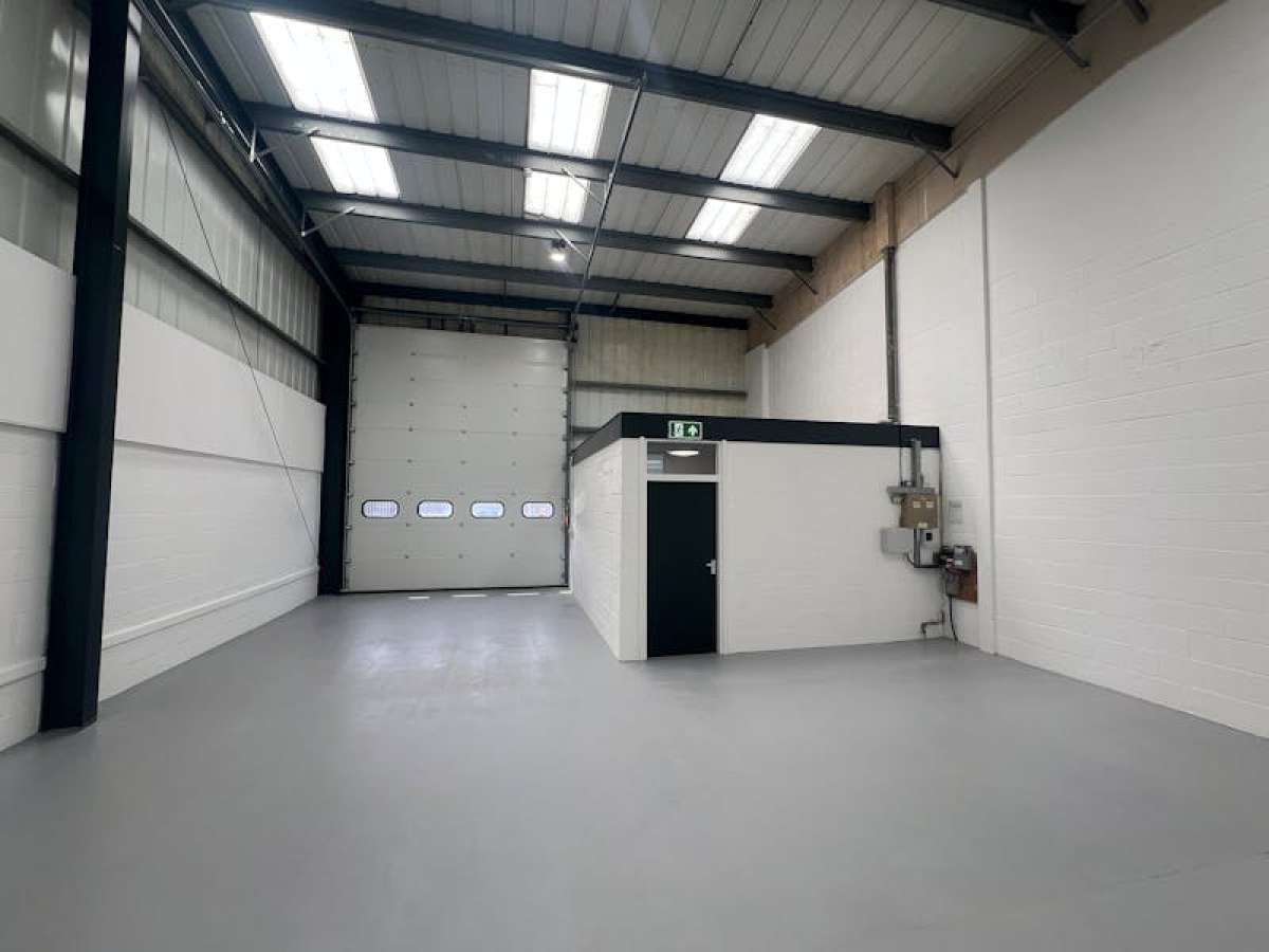 Industrial Unit in Portsmouth - photo 2