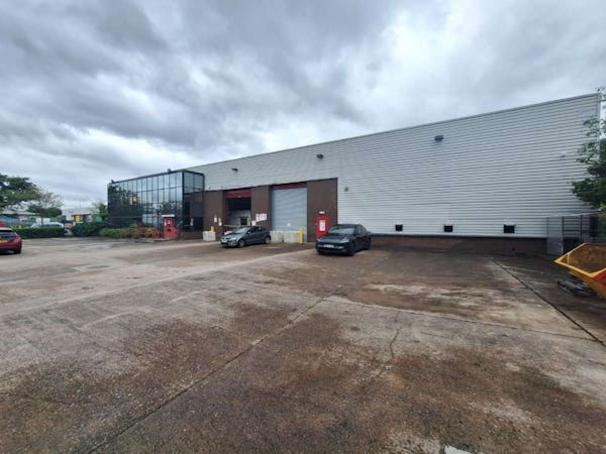 Industrial Unit in Stockport - photo 2