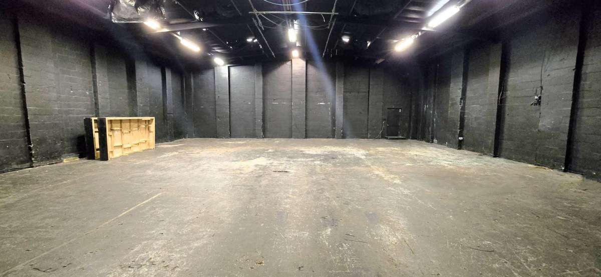 Industrial Unit in London - photo 4