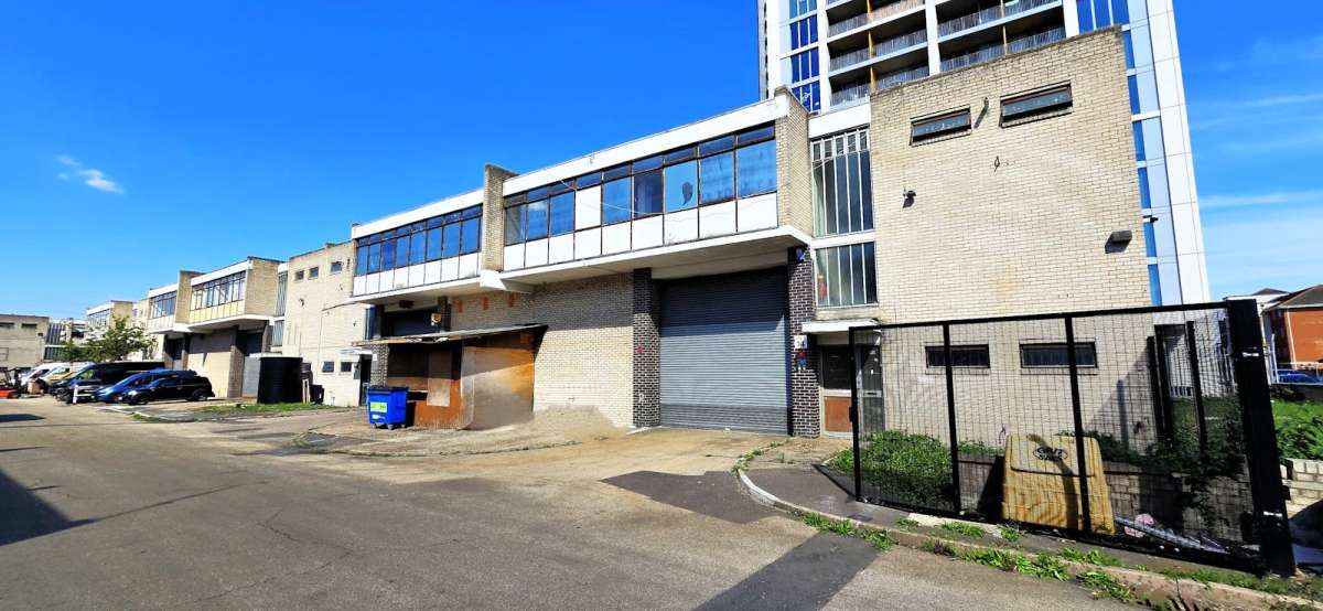 Industrial Unit in London - photo 3