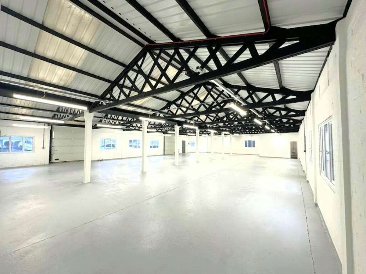 Industrial Unit in Romford - photo 4