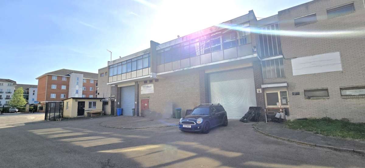 Industrial Unit in London - photo 2
