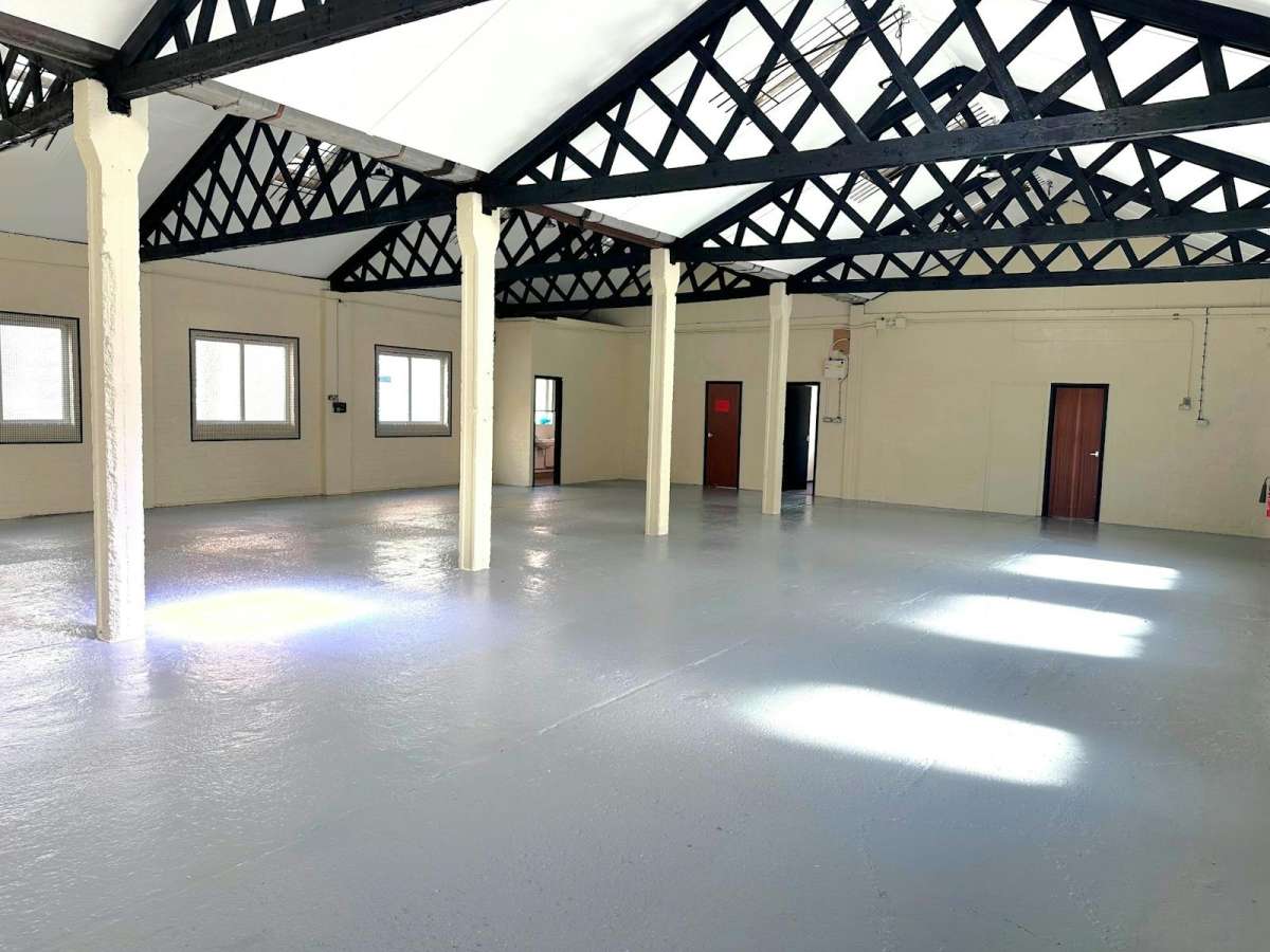 Industrial Unit in Romford - photo 4