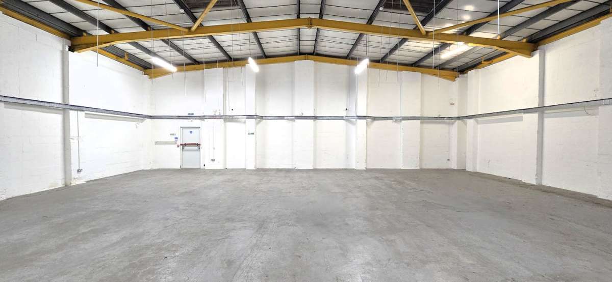 Industrial Unit in London - photo 3