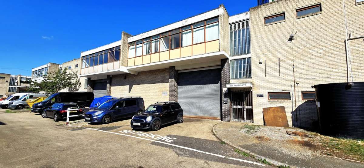 Industrial Unit in London - photo 3