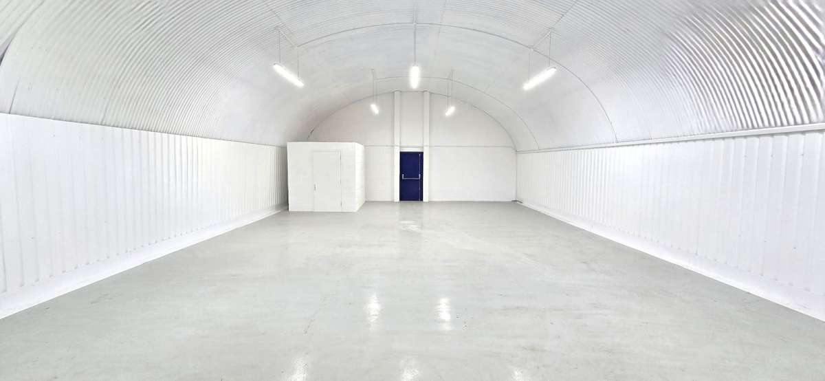 Industrial Unit in London - photo 2