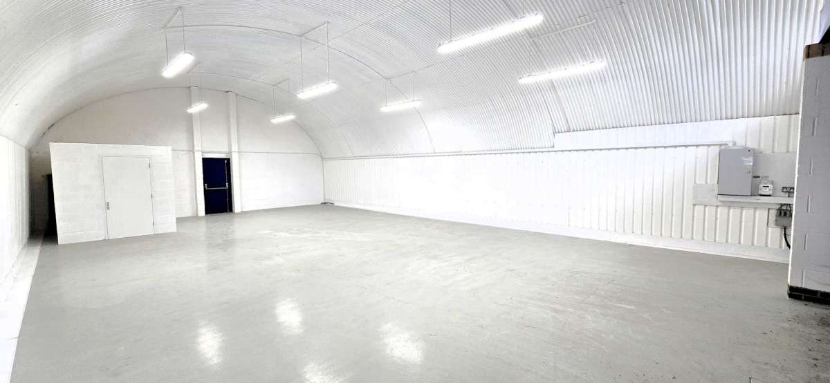 Industrial Unit in London - photo 3