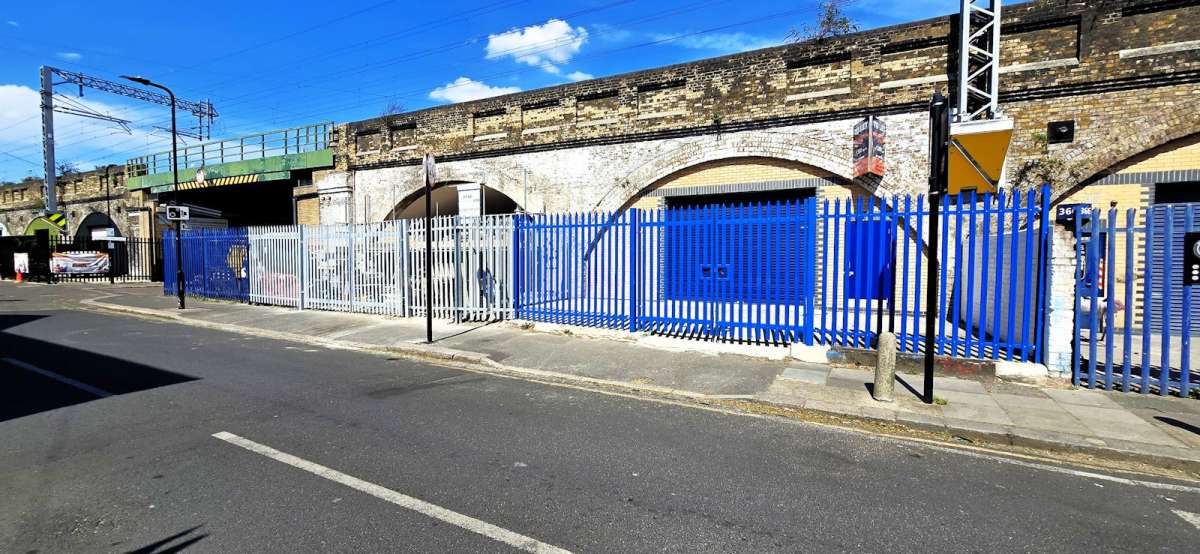 Industrial Unit in London - photo 3