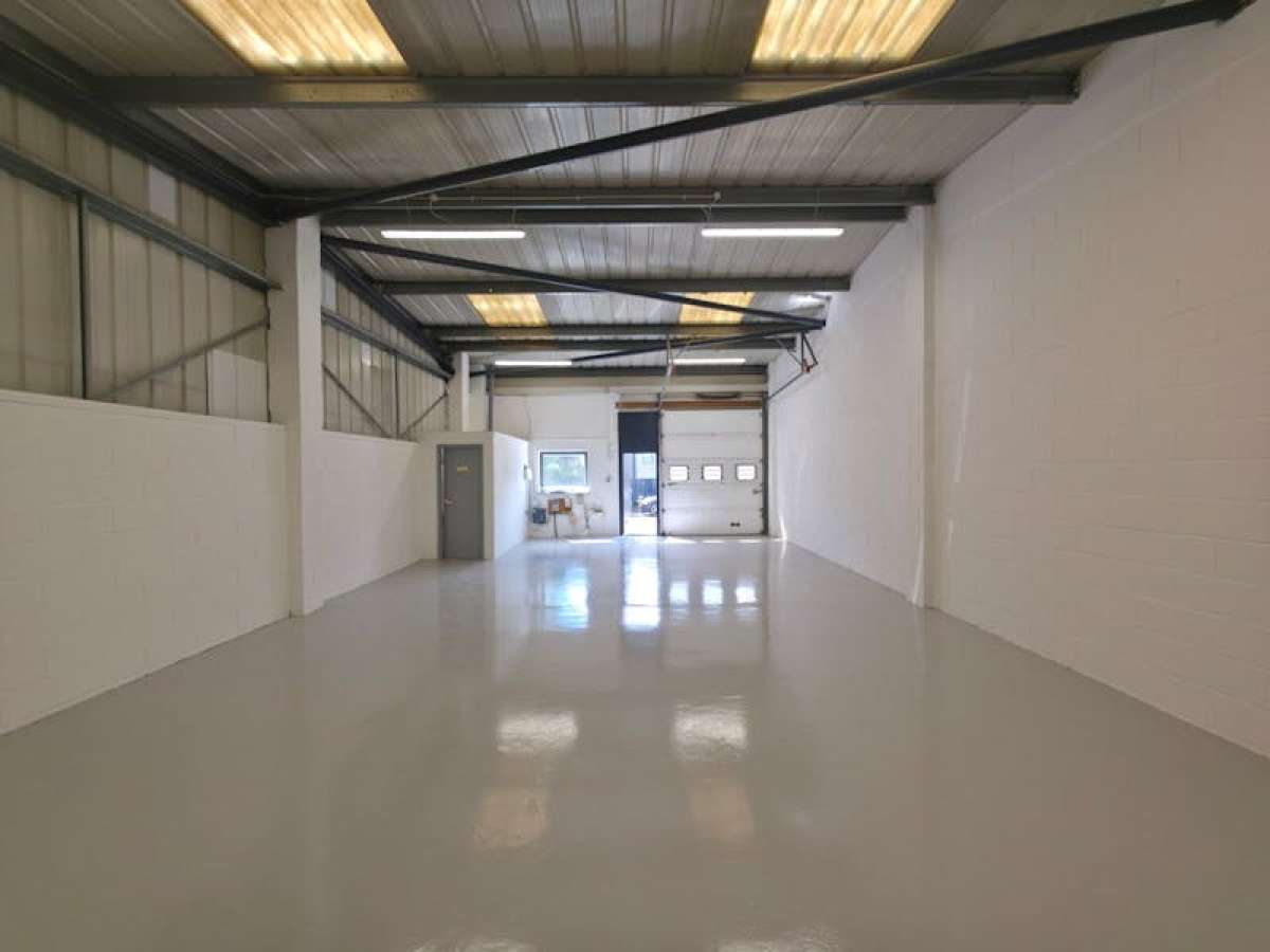 Industrial Unit in Ilford - photo 3