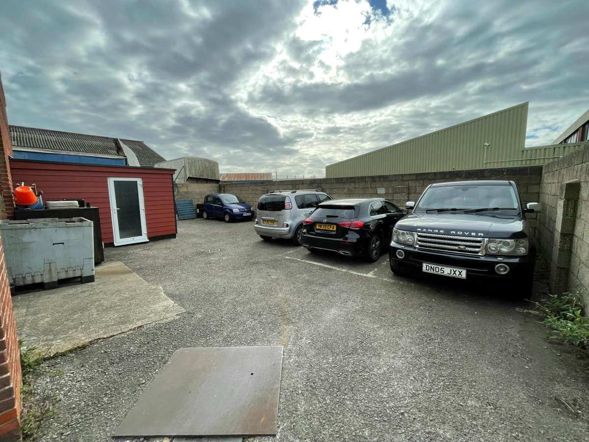 Industrial Unit in Portsmouth - photo 2