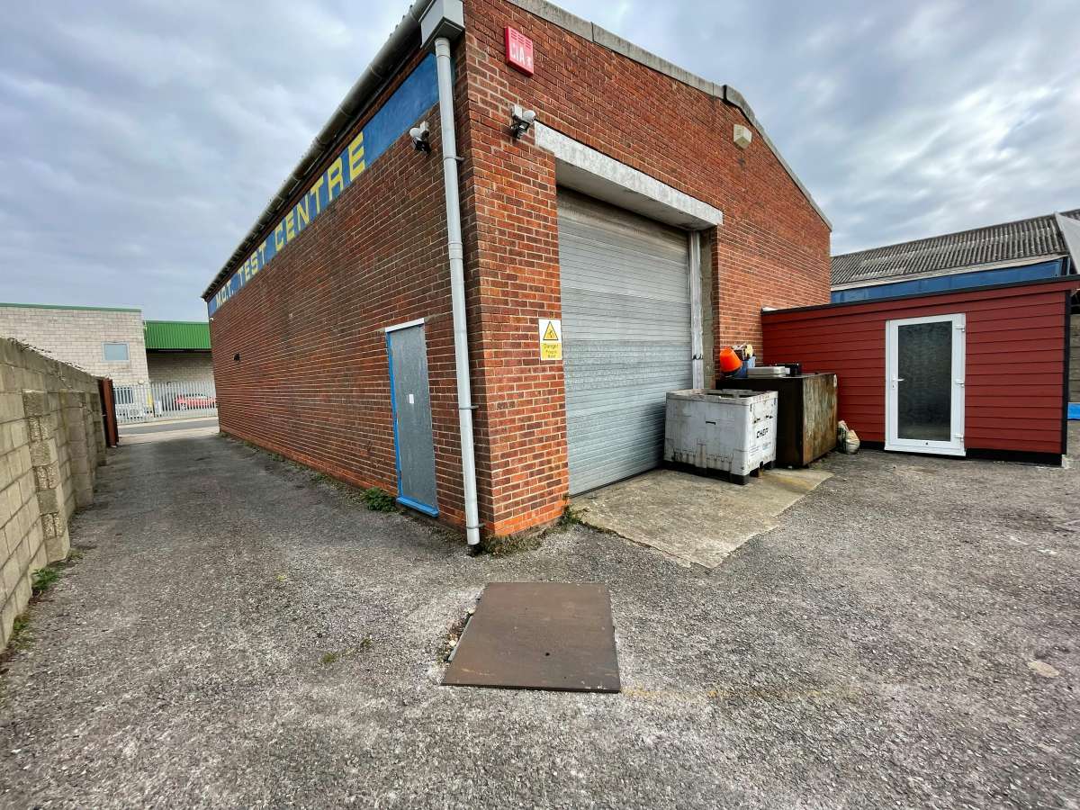 Industrial Unit in Portsmouth - photo 3
