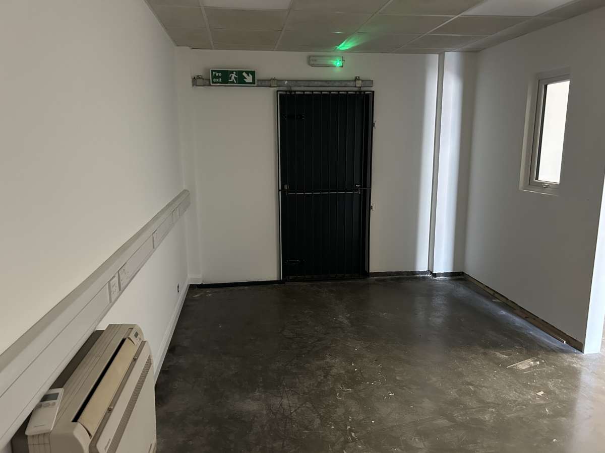 Industrial Unit in South Brent - photo 4