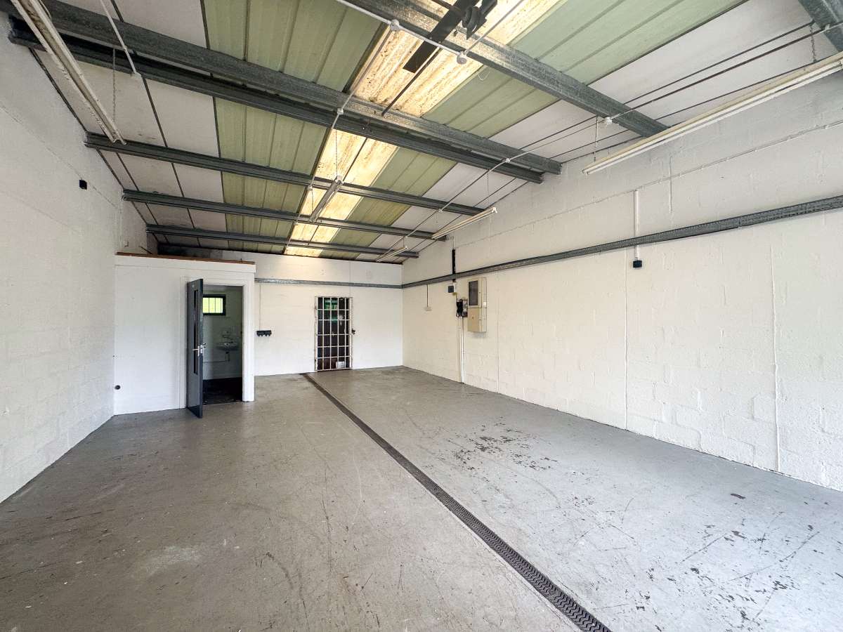 Industrial Unit in Falmouth - photo 3