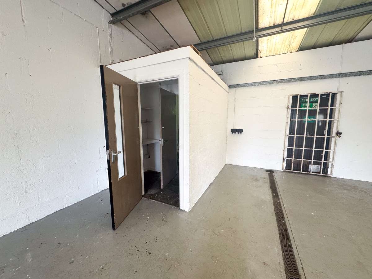 Industrial Unit in Falmouth - photo 4