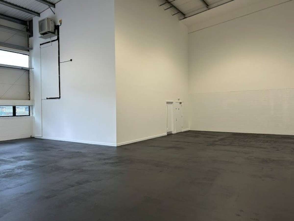 Industrial Unit in Barking - photo 2