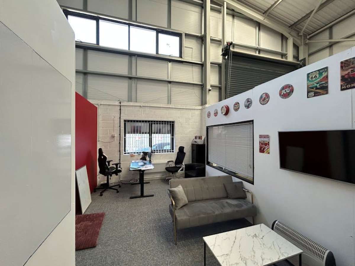 Industrial Unit in Poole - photo 2