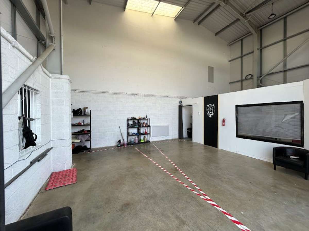 Industrial Unit in Poole - photo 3