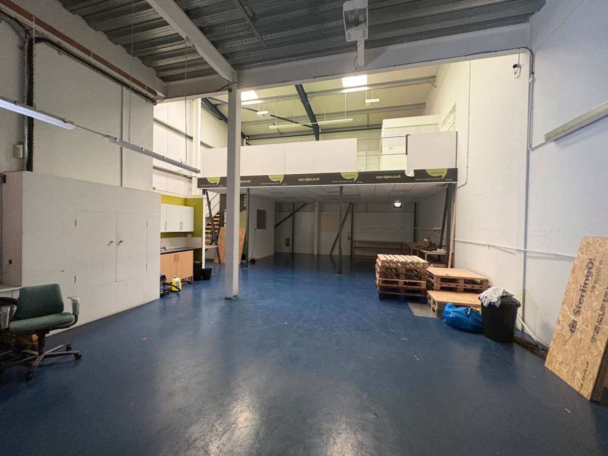Industrial Unit in Southampton - photo 2