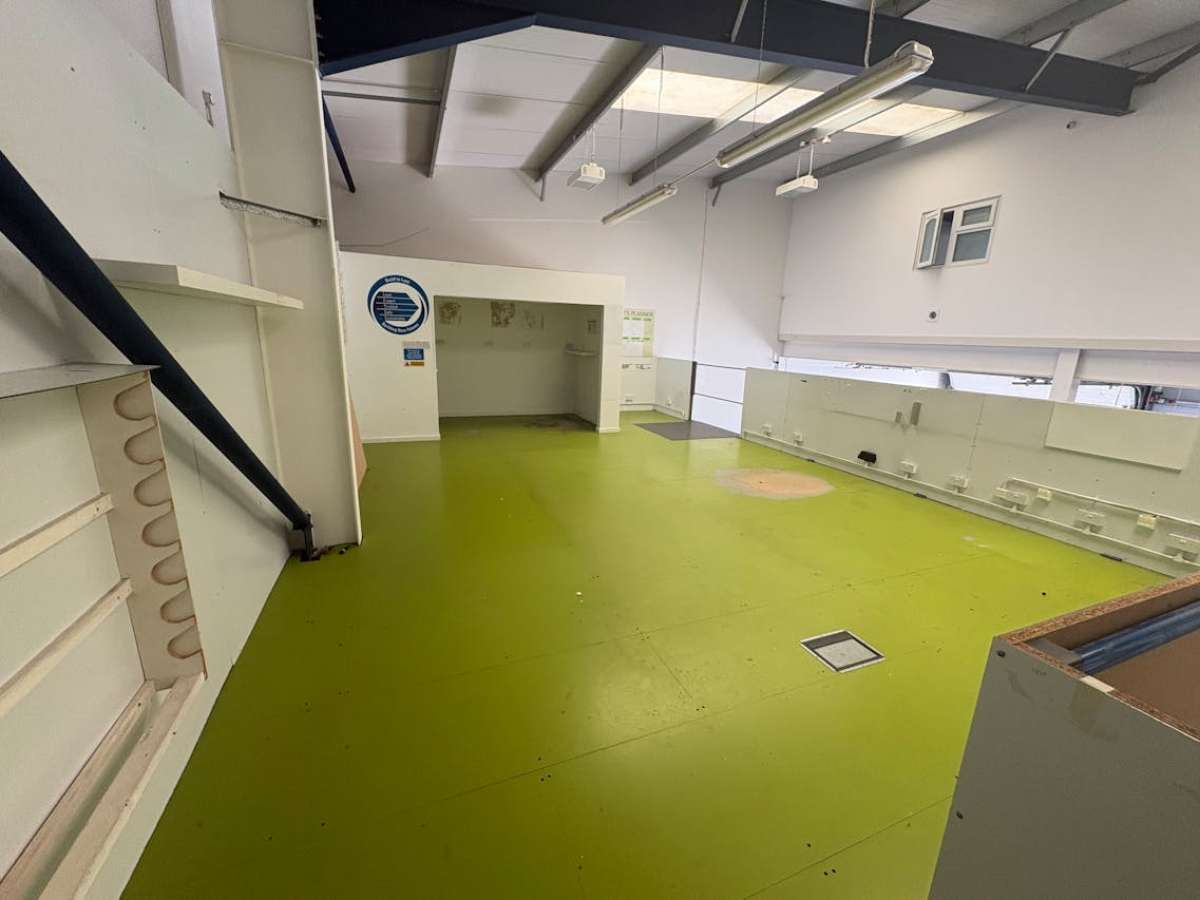 Industrial Unit in Southampton - photo 3