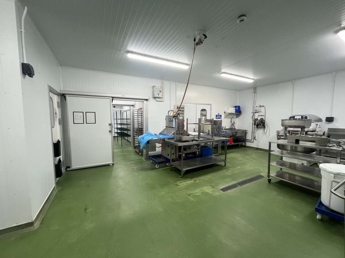 Industrial Unit in Dartmouth - photo 4