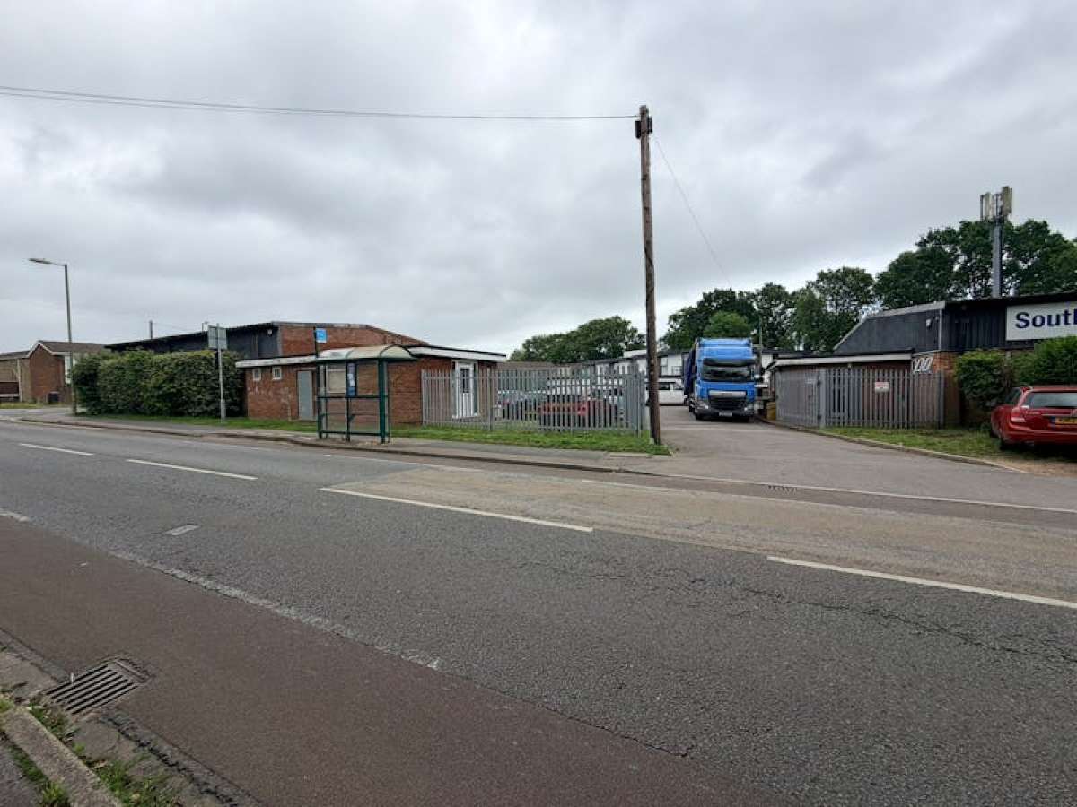 Industrial Unit in Fareham - photo 3