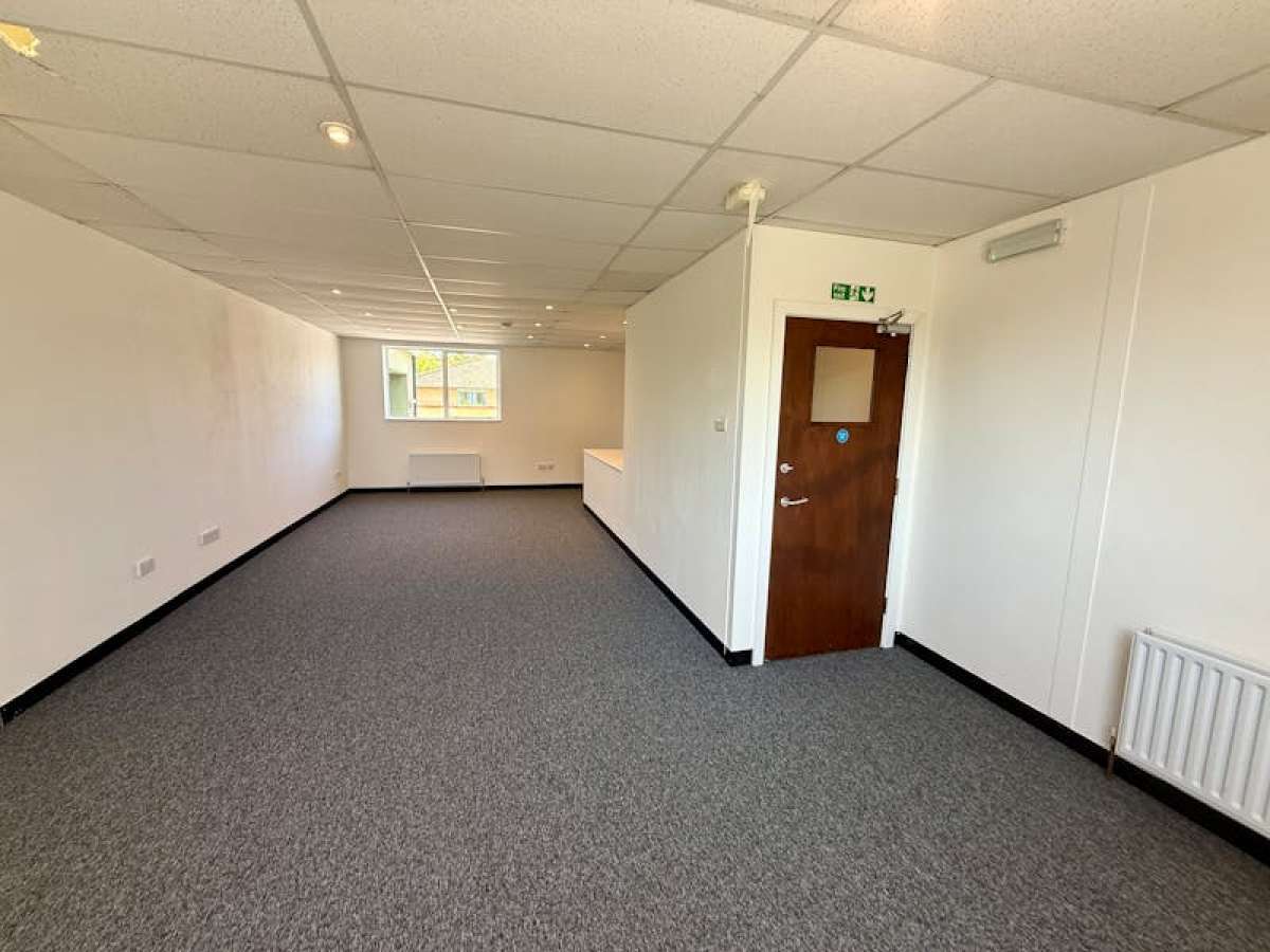 Industrial Unit in Ringwood - photo 3