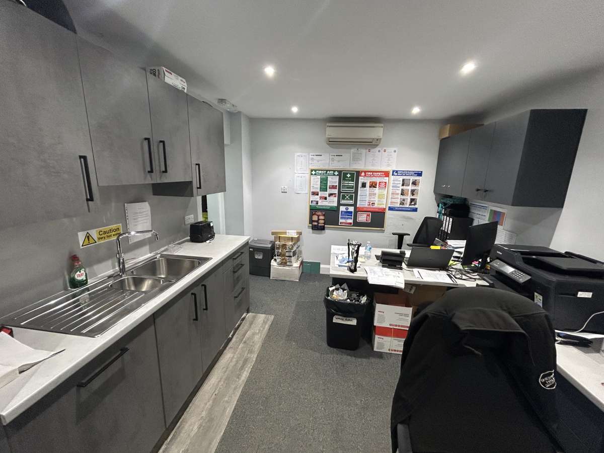 Industrial Unit in Leicester - photo 3