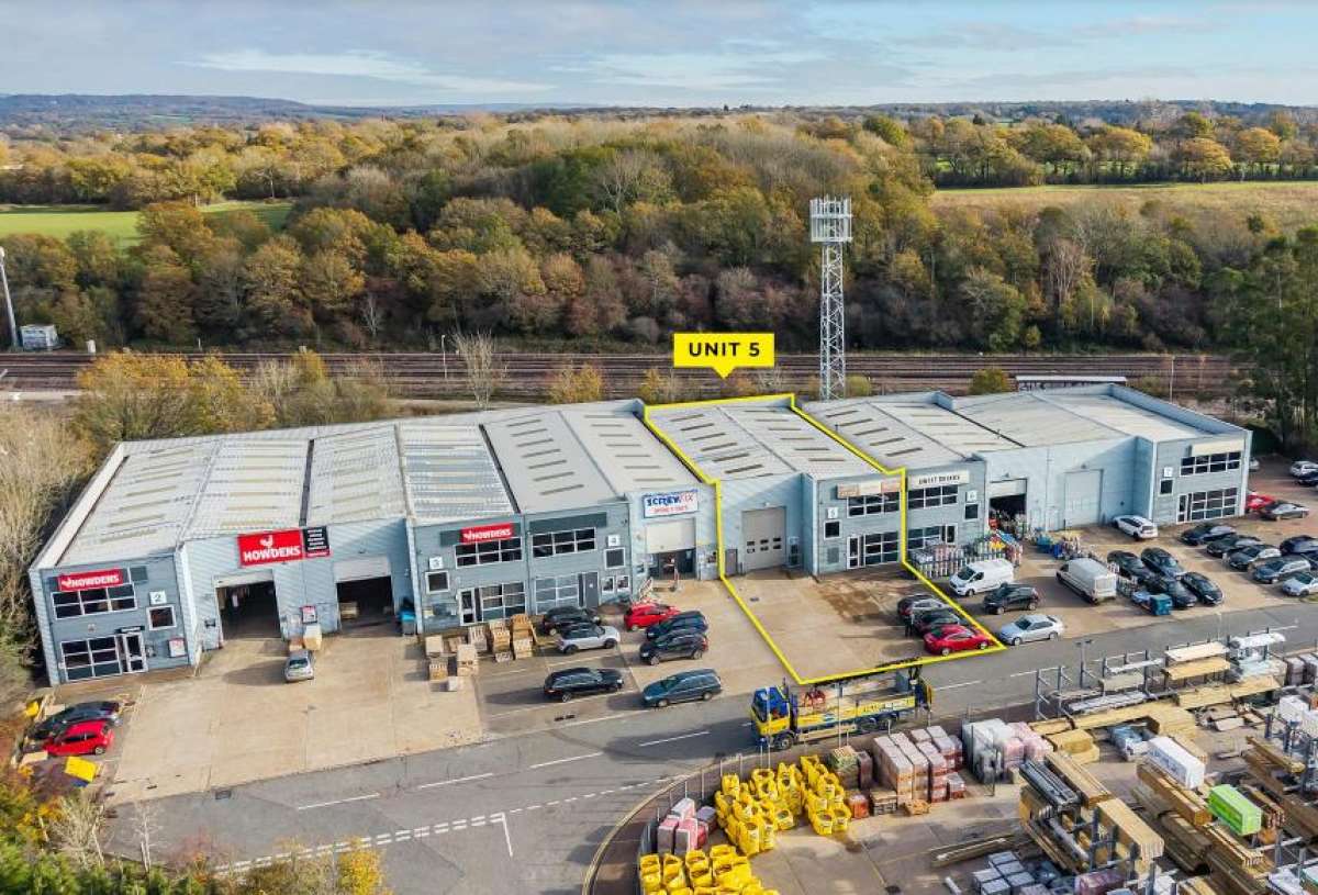 Industrial Unit in Salfords - photo 2