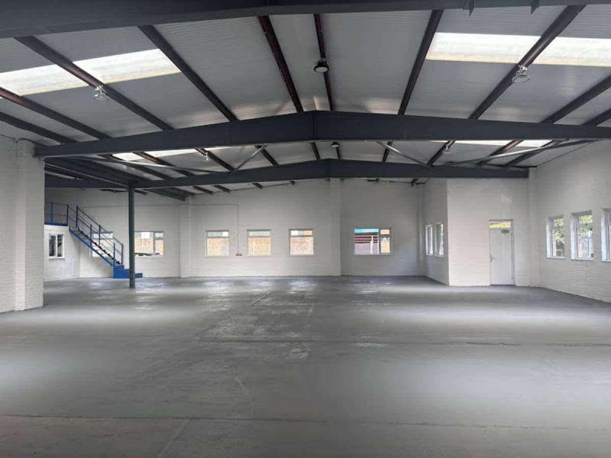 Industrial Unit in Aldershot - photo 2