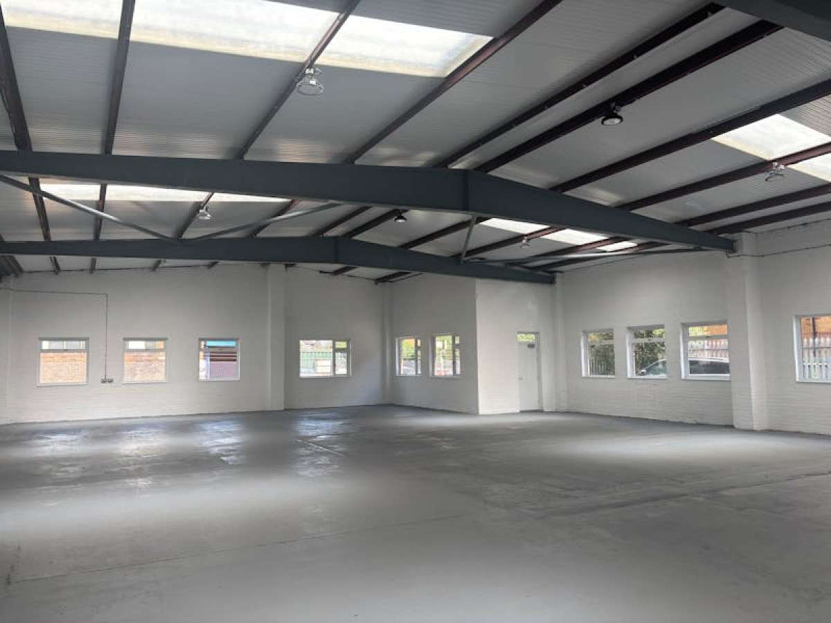 Industrial Unit in Aldershot - photo 3
