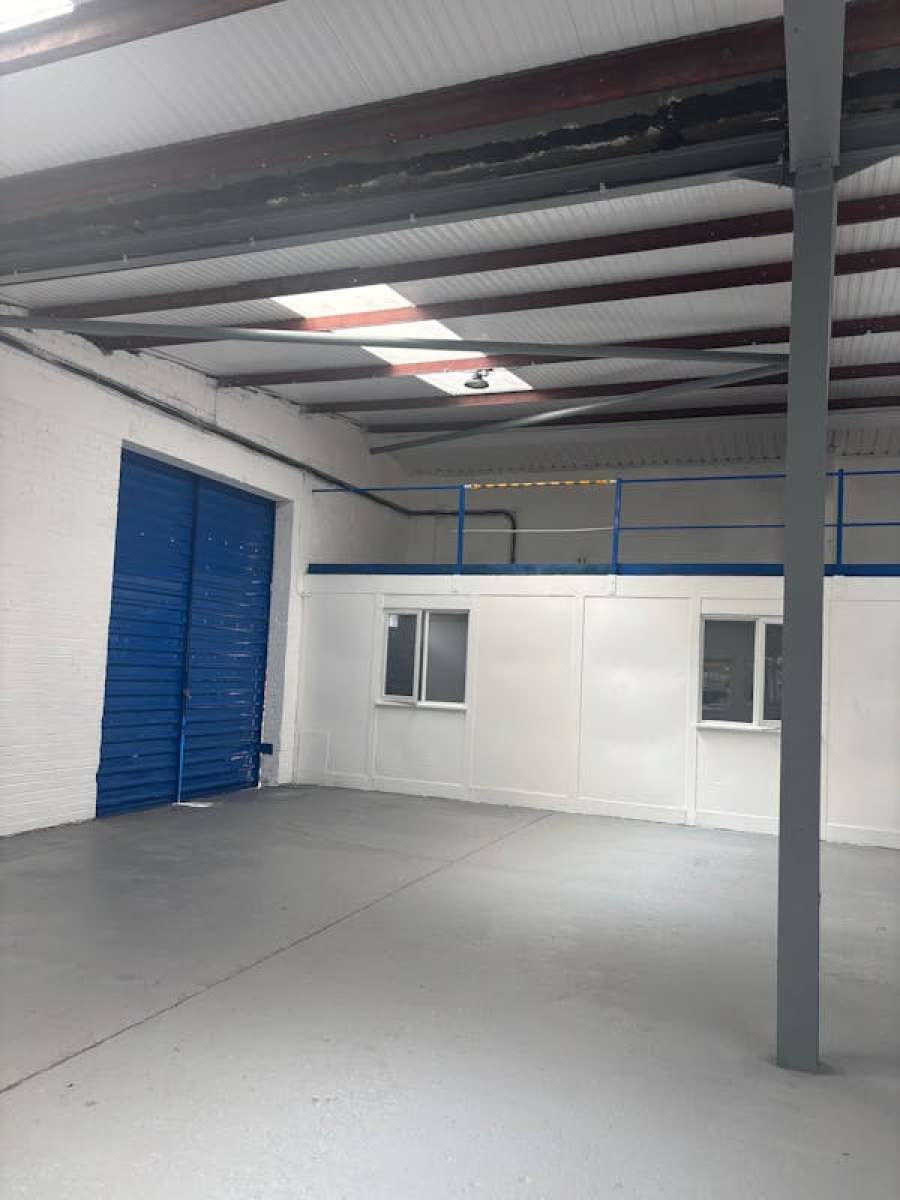 Industrial Unit in Aldershot - photo 4