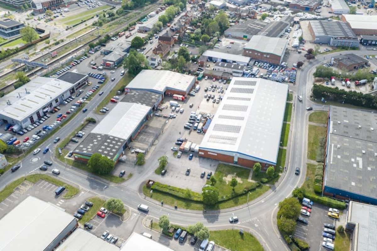 Industrial Unit To Let, Newbury, Berkshire