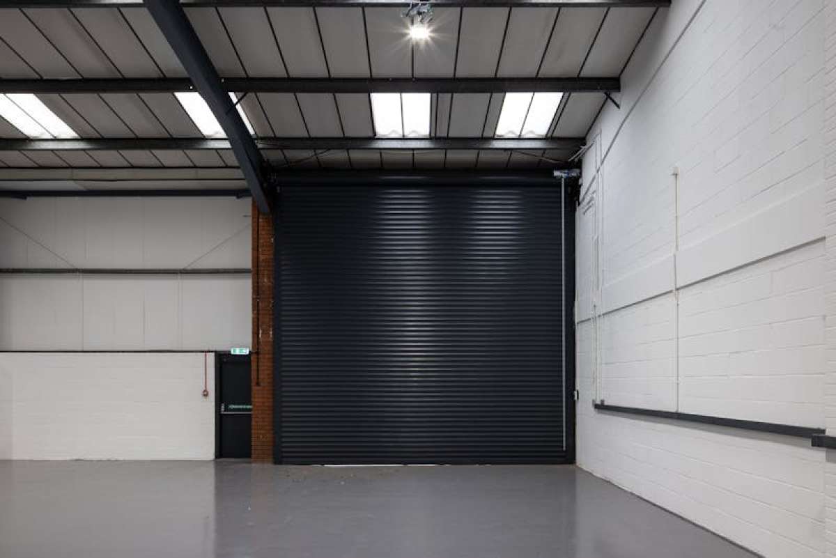 Industrial Unit in Newbury - photo 4