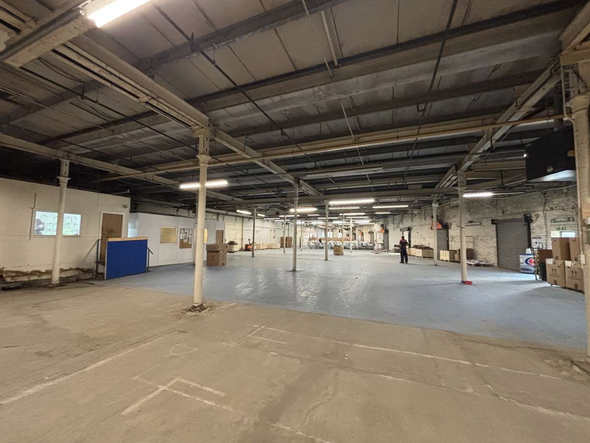Industrial Unit in Queensbury - photo 4