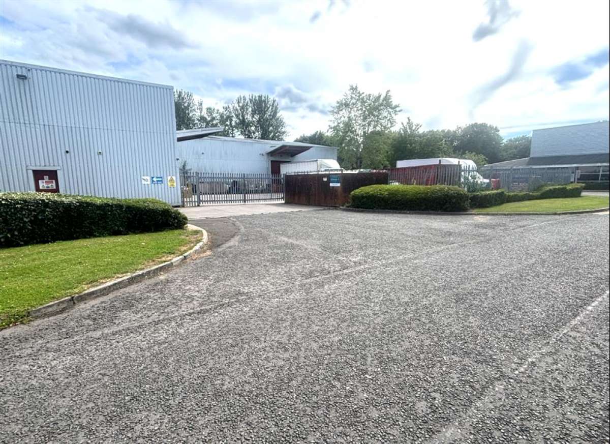 Industrial Unit in Trowbridge - photo 2