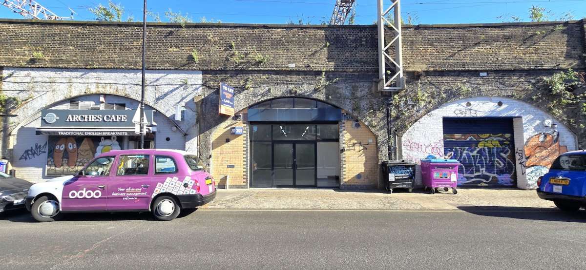Industrial Unit in Bethnal Green, London - photo 2