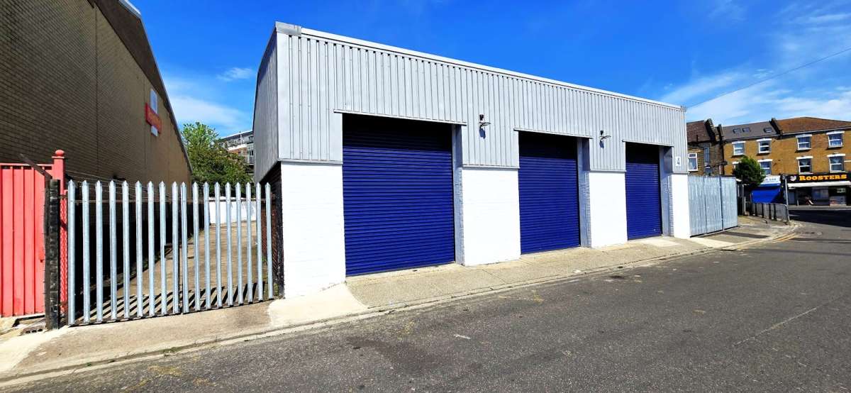 Industrial Unit in Leytonstone, London - photo 2