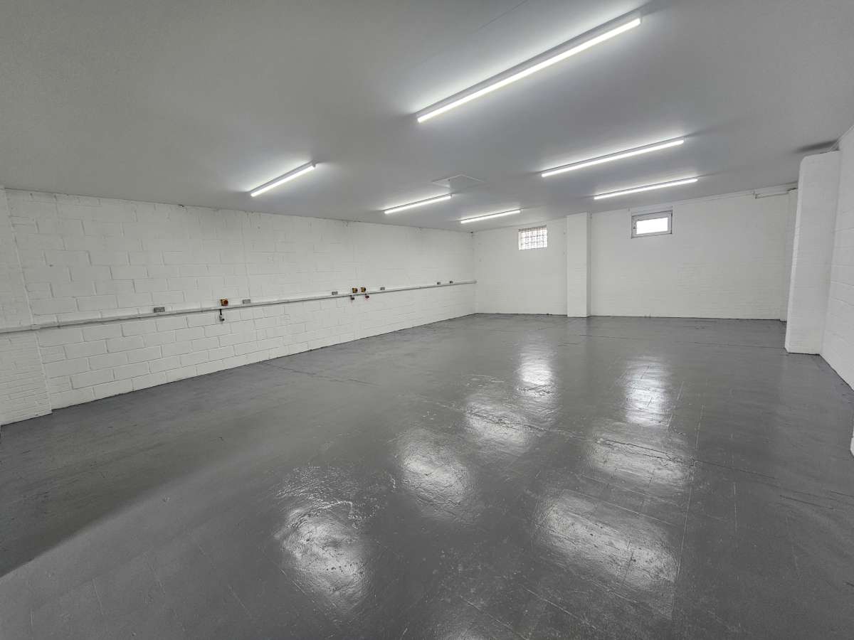 Industrial Unit in Sheerness - photo 2