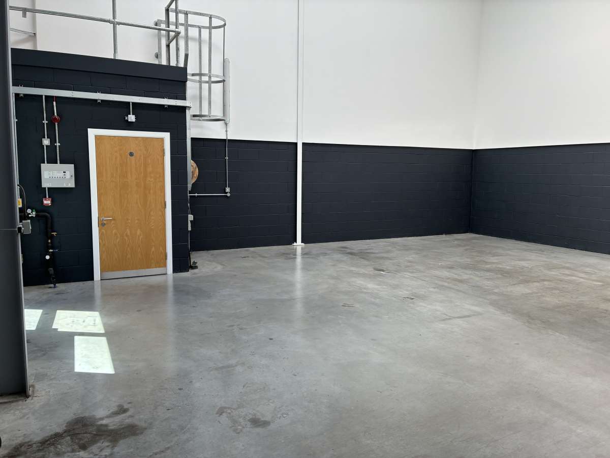 Industrial Unit in Belvedere - photo 2