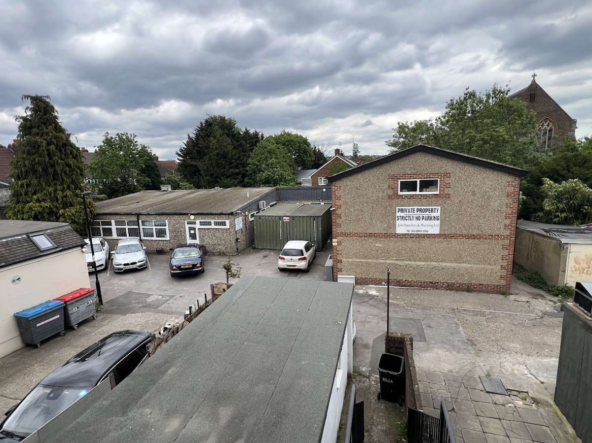 Industrial in Thornton Heath