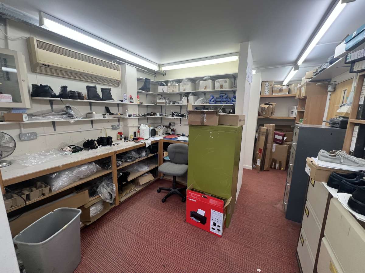 Industrial Unit in Thornton Heath - photo 4