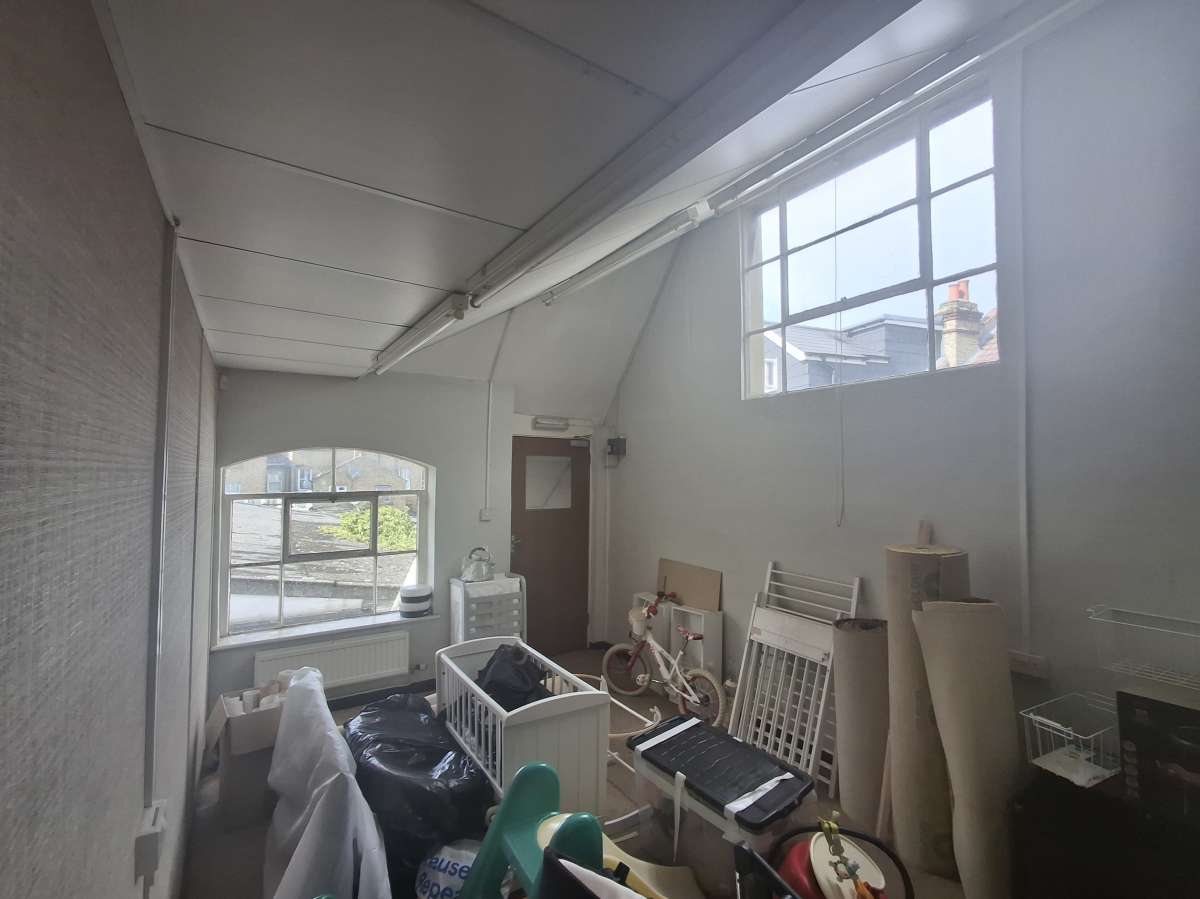 Industrial Unit in Croydon - photo 2
