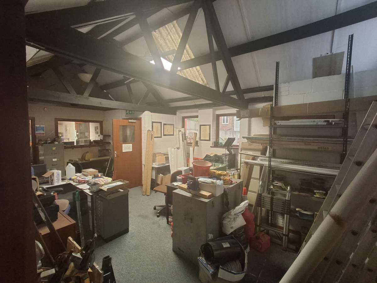 Industrial Unit in Croydon - photo 4
