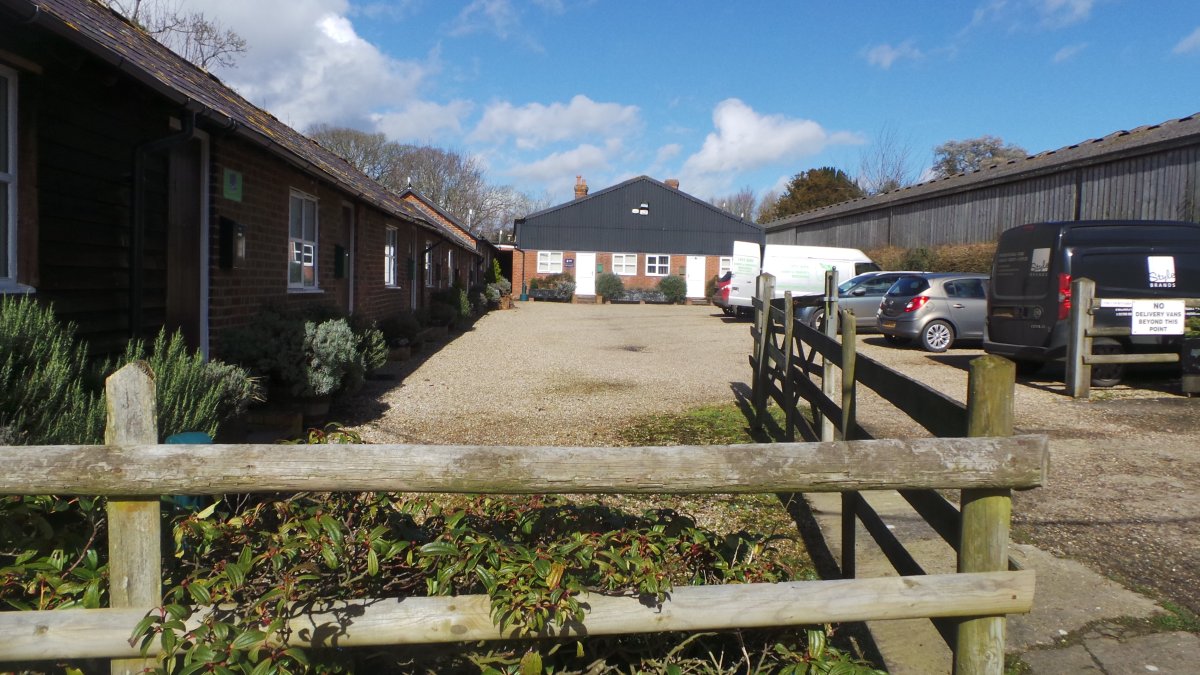 Industrial Unit in Throwley - photo 2