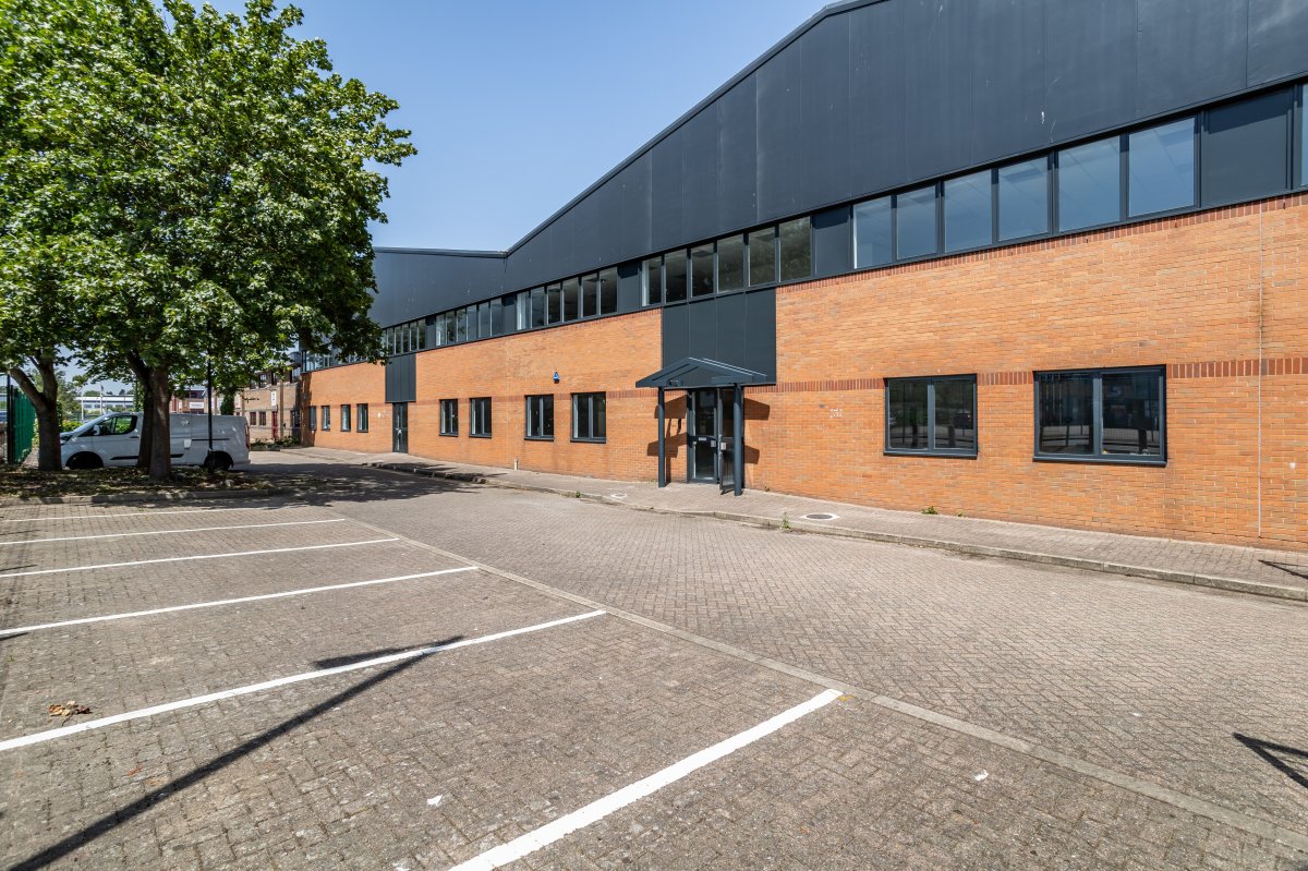 Industrial in Luton