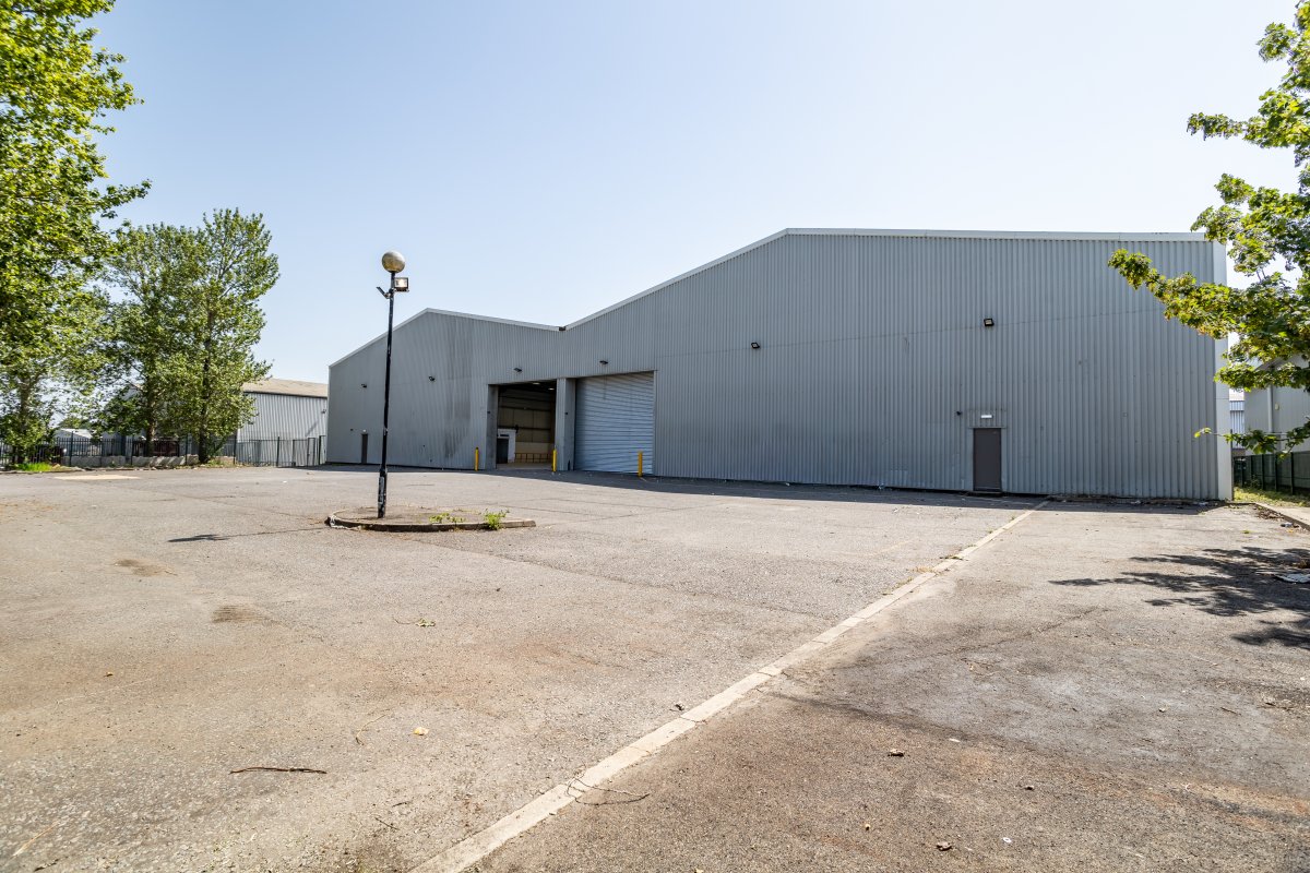 Industrial Unit in Luton - photo 4