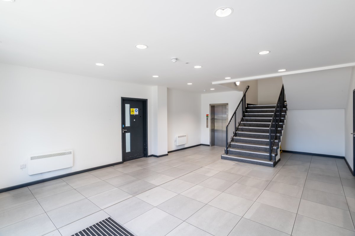 Industrial Unit in Luton - photo 4