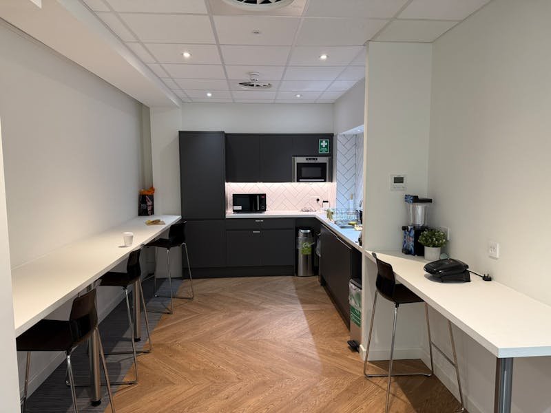 Industrial Unit in Woking - photo 3