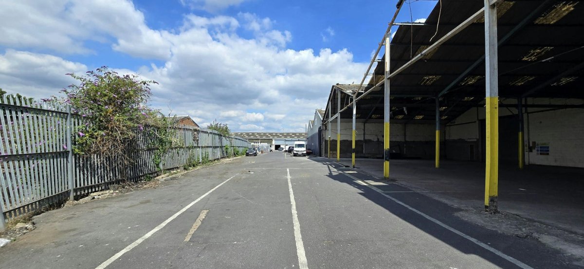 Industrial Unit in Bow, London - photo 4